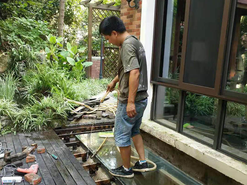 小區(qū)庭院安裝防腐木地板 | 廣州市花都區(qū)碧桂園假日半島