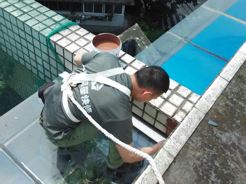 鳳凰世紀花園陽(yáng)臺防水裝修(圖2)