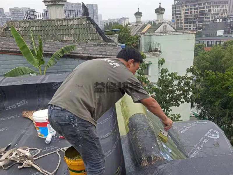 居室裝修如何防范屋頂漏雨_小編教你一招輕松解決漏雨問(wèn)題(圖2)